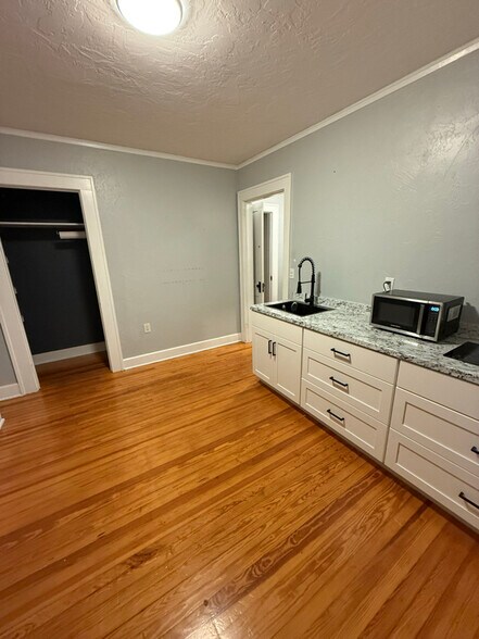 Building Photo - 1011 Boston Ave