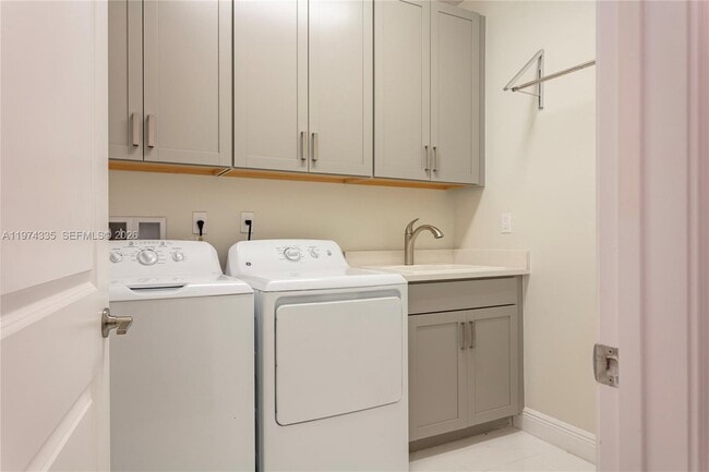 Building Photo - 8555 E Baypoint Cir