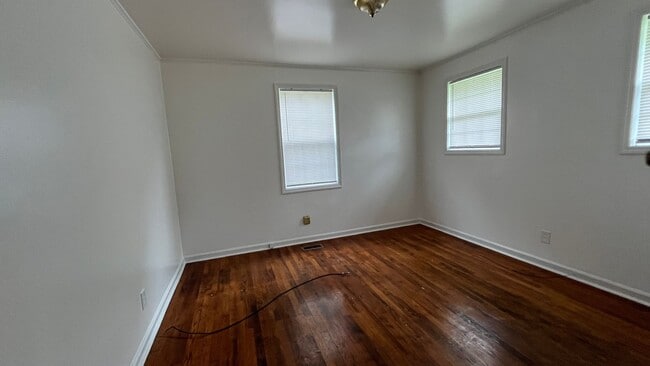 Building Photo - 2221 Briarfield Rd