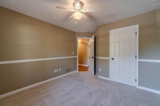 Building Photo - 701 Woodland Ridge Dr