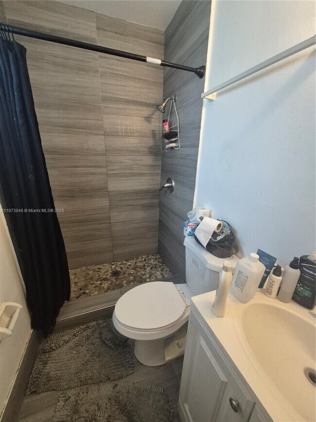 Building Photo - 216 SW 9th St