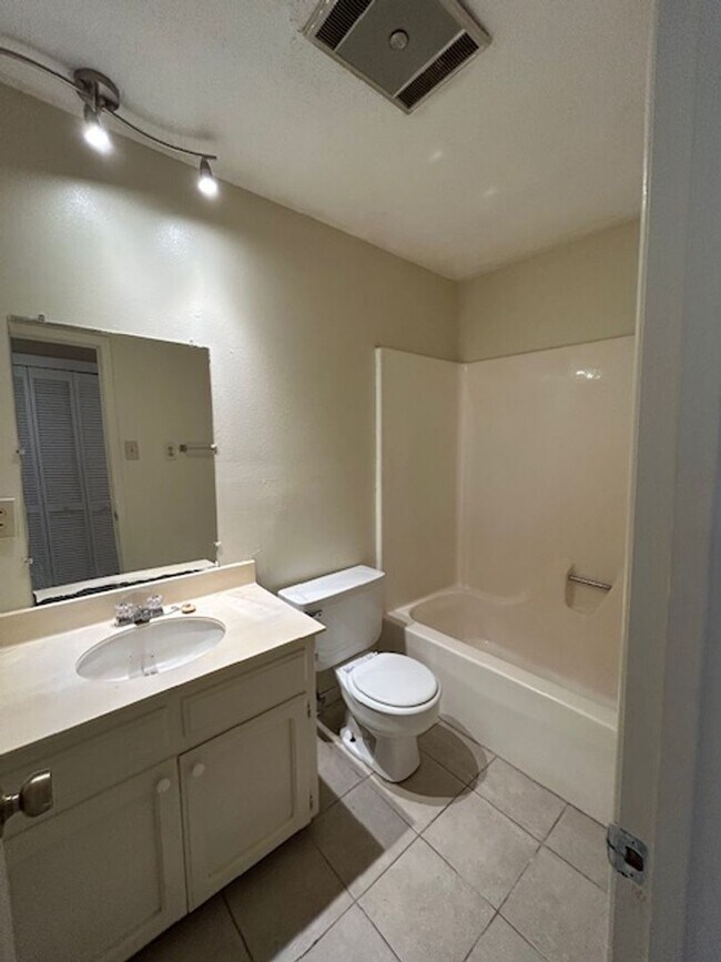 Building Photo - 12784 Brogdon Ln