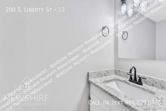 Building Photo - 200 S Liberty St