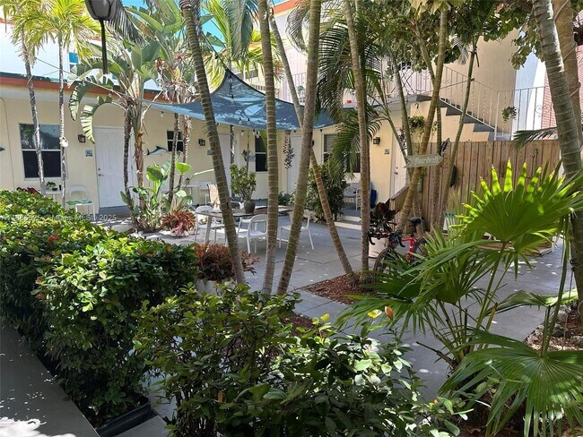 Building Photo - 3405 N Ocean Dr