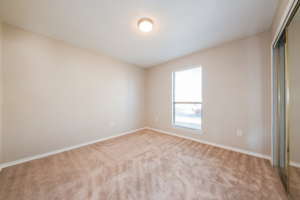 Building Photo - 1402 Sayles Ave