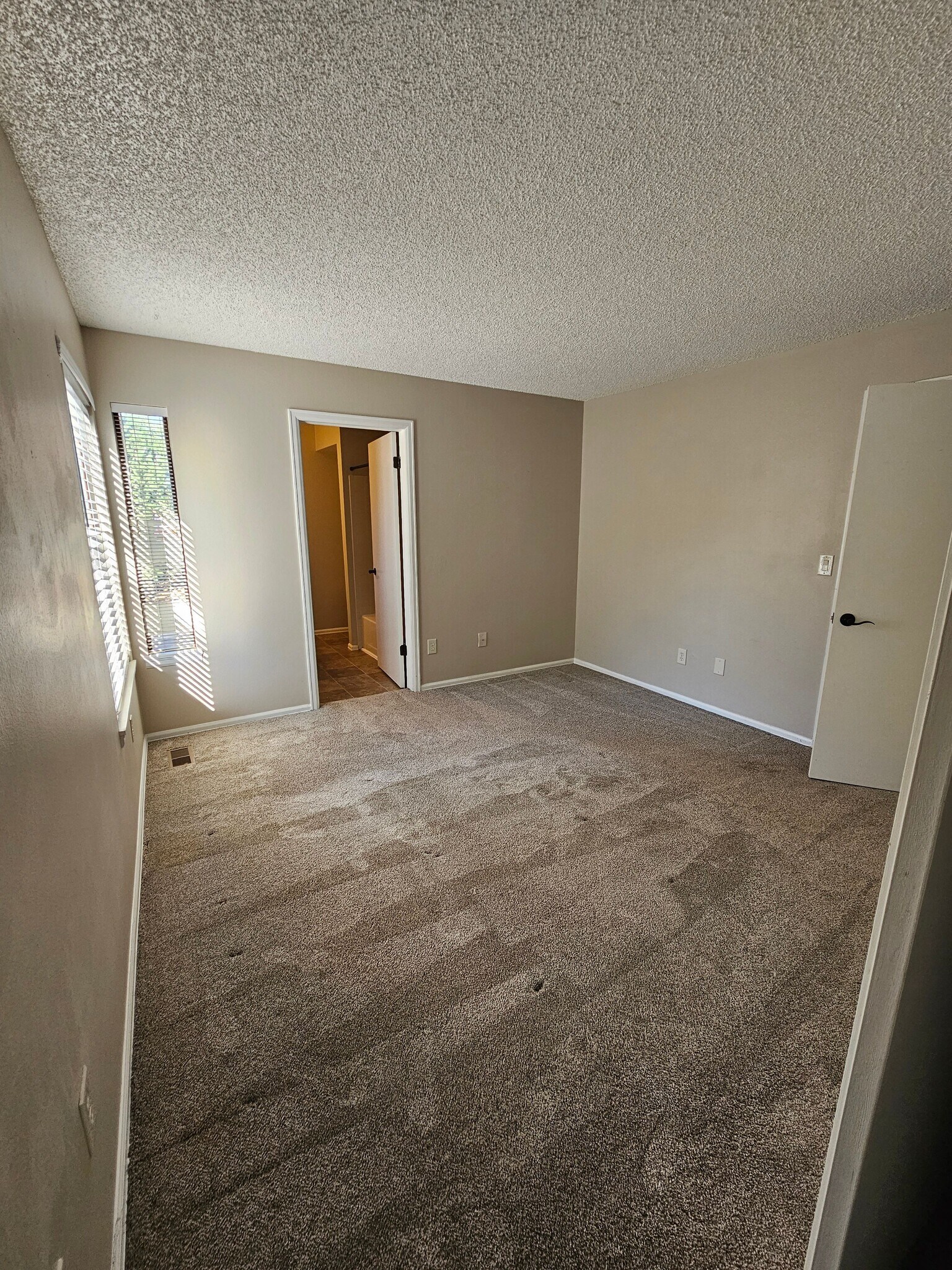 Building Photo - 945 Moorings Dr