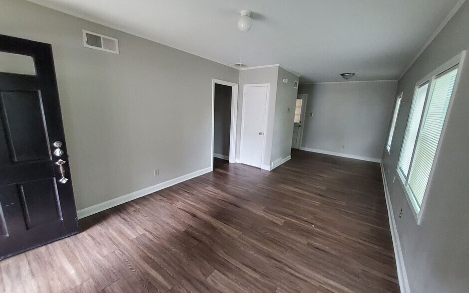 Building Photo - 3686 Philsdale Ave