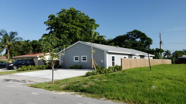 Building Photo - Emerick 205