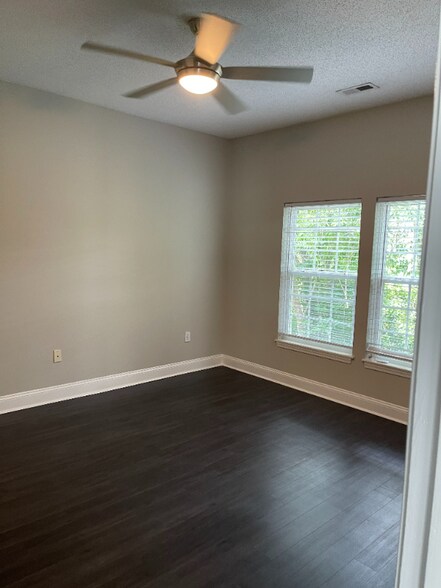 Building Photo - 5026 Belleglen Ct