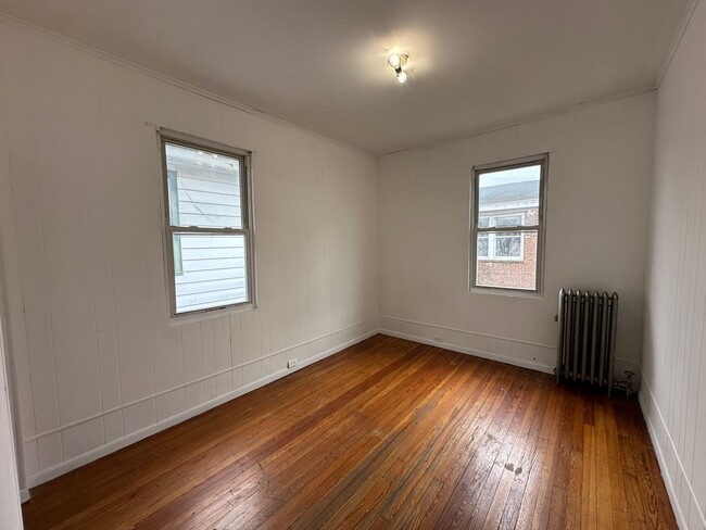 Building Photo - 66 Louis St