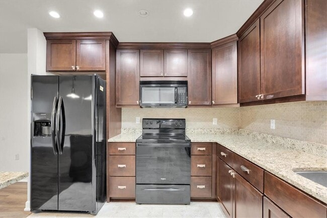 Building Photo - 701 Poinsettia Rd