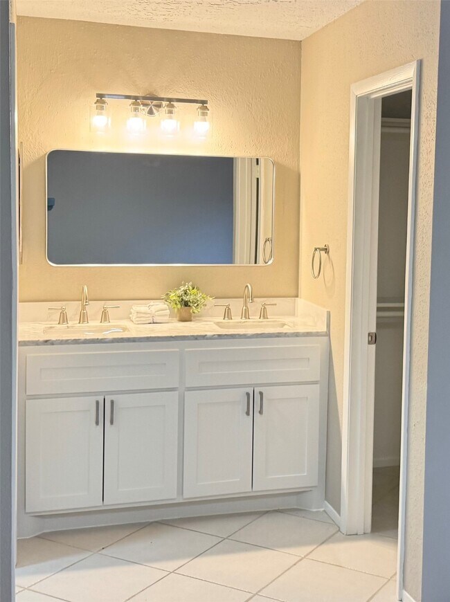 Building Photo - 4702 Hickorygate Dr