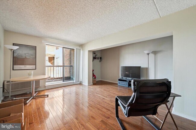 Building Photo - 530 S 2nd St