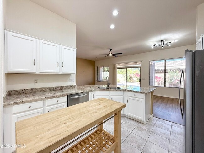 Building Photo - 4148 E Walnut Rd