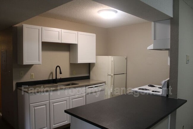 Building Photo - 1530 Warren St