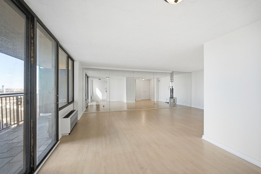 Building Photo - 300 Winston Dr