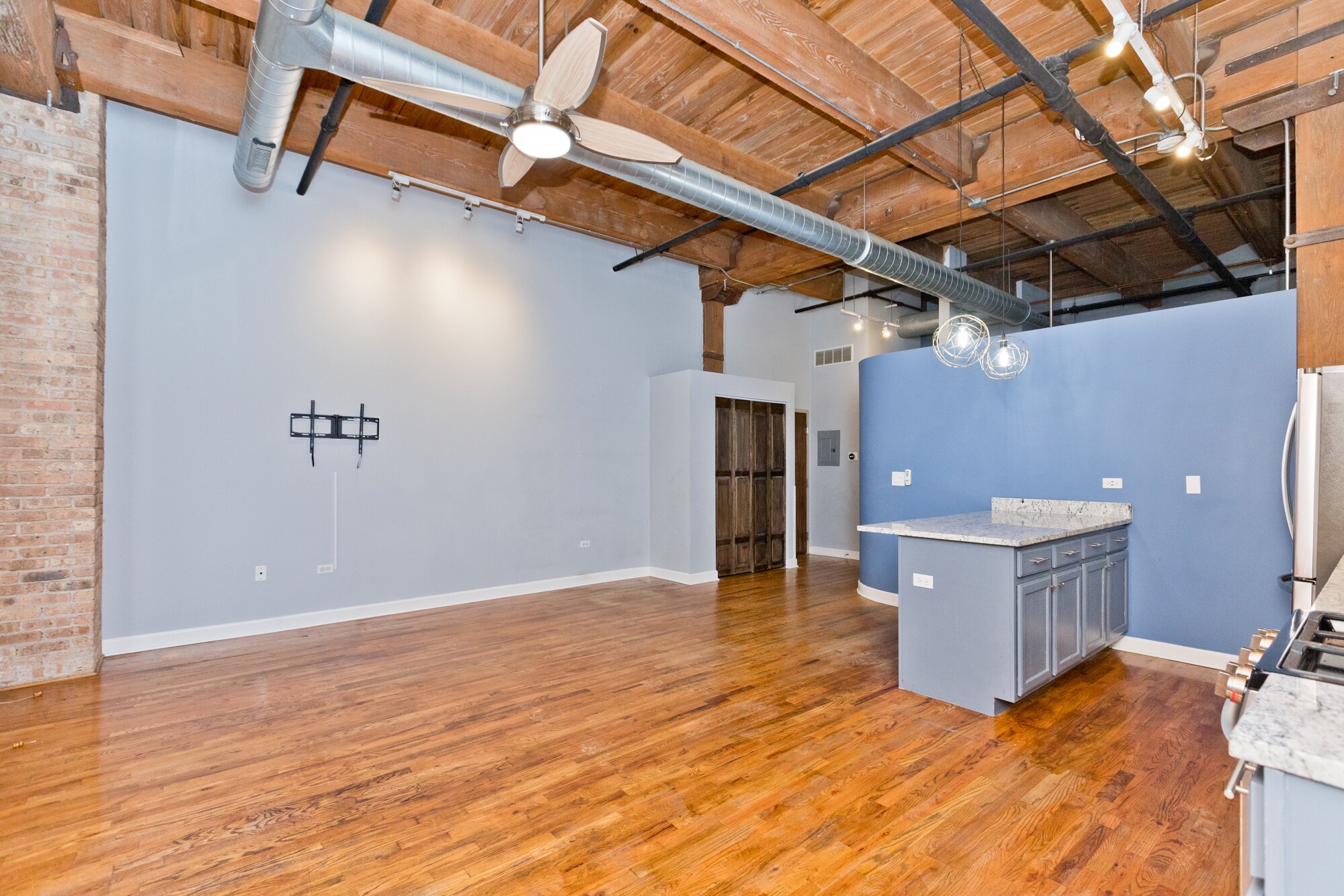 Building Photo - 1500 W Monroe St