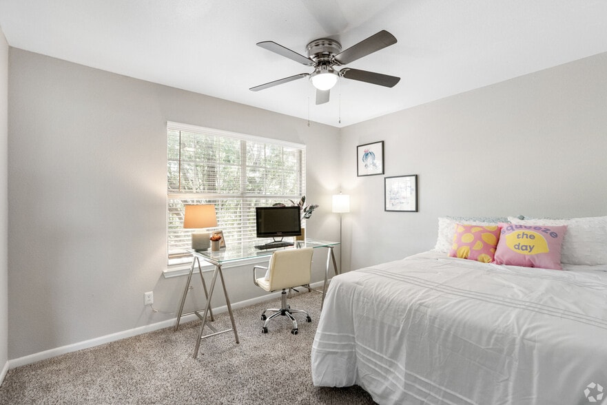 Parcside Townhomes apartments — community photo - Parcside Townhomes