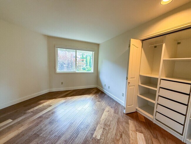 Building Photo - 4bd/3.25ba Seattle House