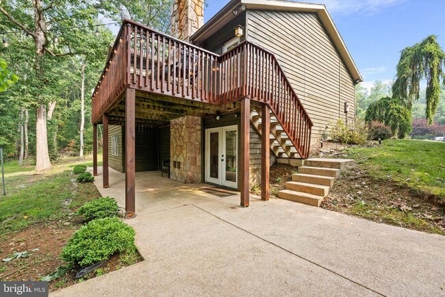 Building Photo - 220 Martin Ln