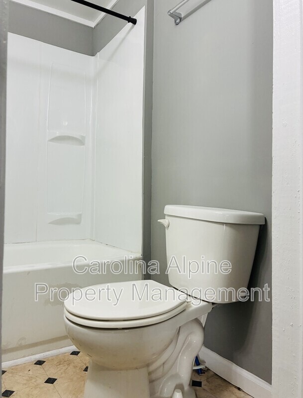 Building Photo - 420 McBrayer St