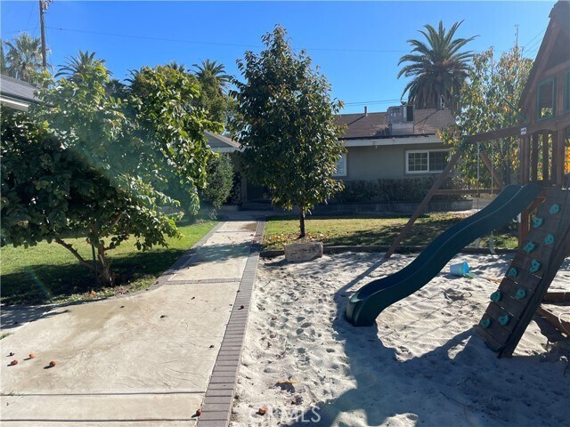 Building Photo - 1188 W Cypress Ave