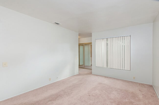 Building Photo - 3 Bedroom, 2 Bath 1374sf Detached condo in Mesa Village 92126.