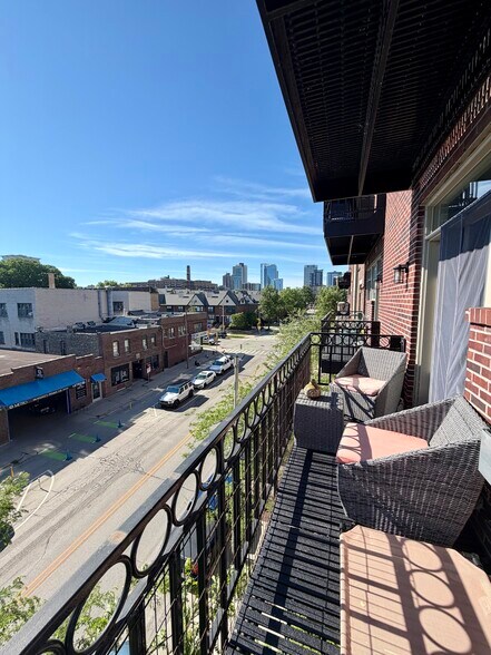 Building Photo - 1515 N Van Buren St