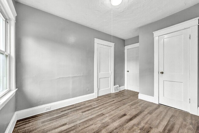 Building Photo - Newly renovated 4 bedroom HALF OFF MAY RENT