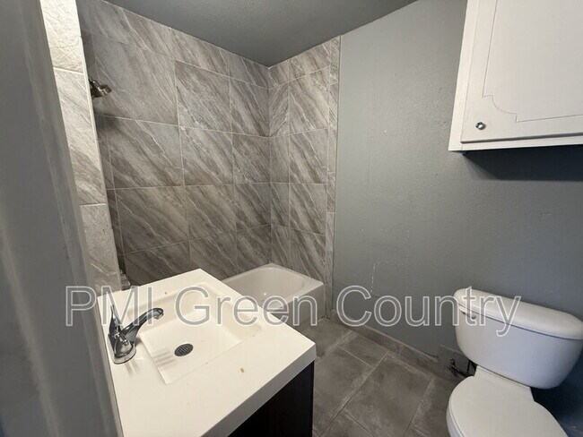 Building Photo - 4807 S 27th W Ave