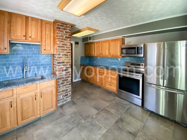 Building Photo - 2 Bed / 1 .5 Bath Home | Midtown