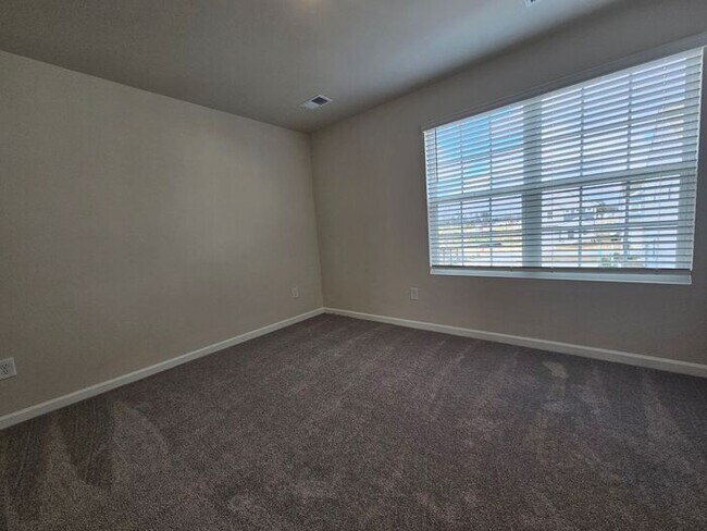 Building Photo - Taylor Hill