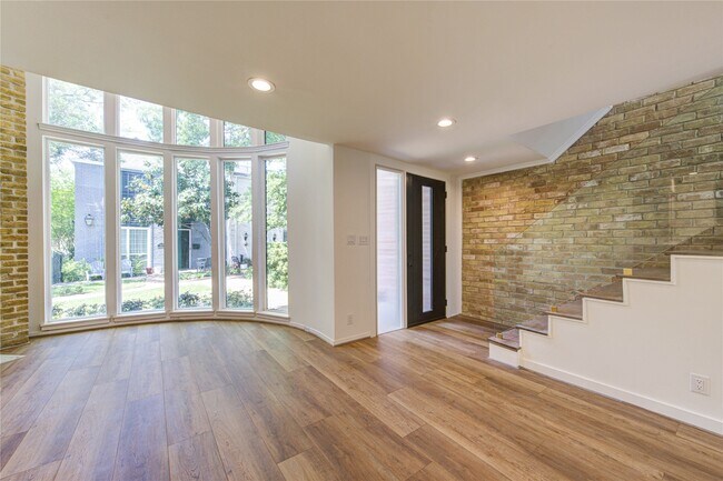 Building Photo - 7612 Olympia Dr