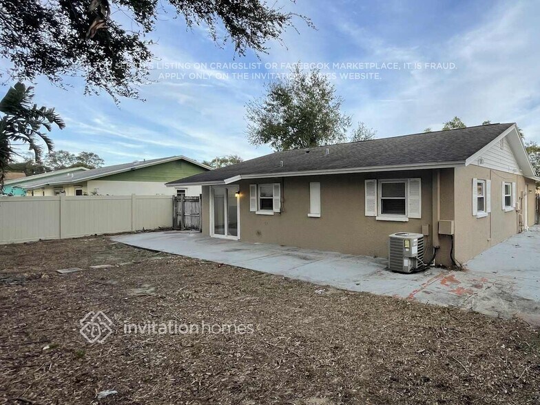 Building Photo - 1410 Stonehaven Way