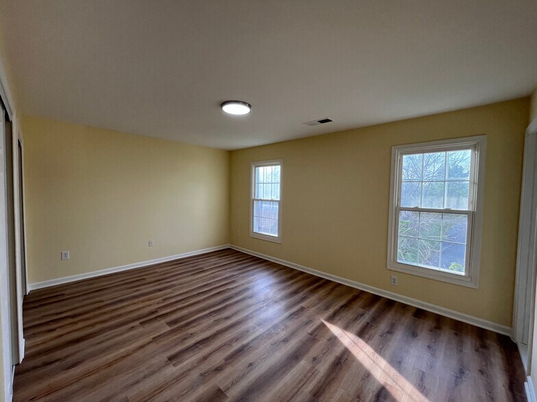 Building Photo - 11219 Potomac Oaks Dr