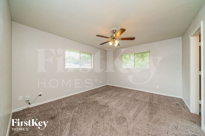 Building Photo - 204 E Lanett Dr