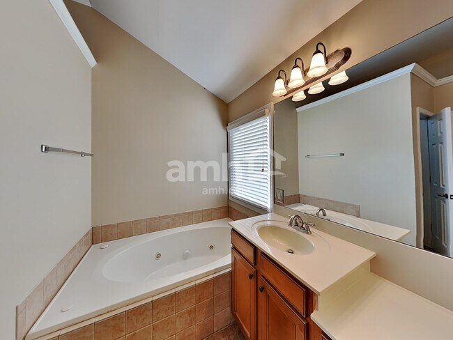 Building Photo - 3215 Thimbleberry Trail