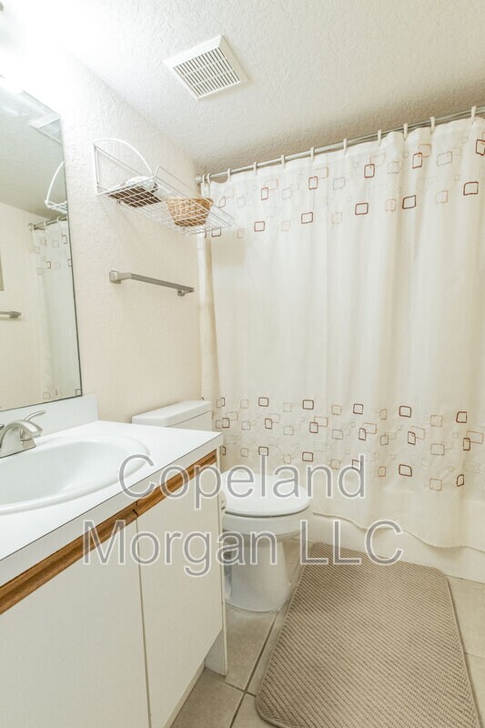 Building Photo - 1000 Cove Cay Dr