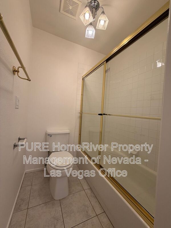 Building Photo - 2121 Stone Croft St