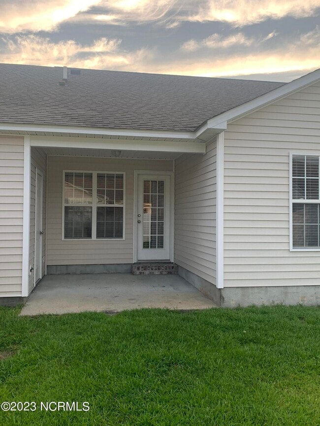 Building Photo - 2317 Sadler Dr
