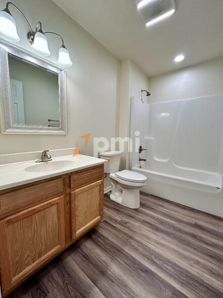 Building Photo - 122-124-124 Park Ave