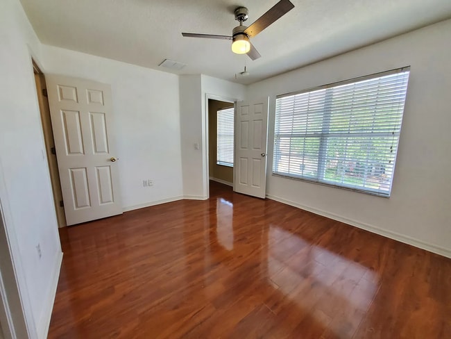 Building Photo - Available Now! Spacious 3 bedroom 2 bathroom home!!!