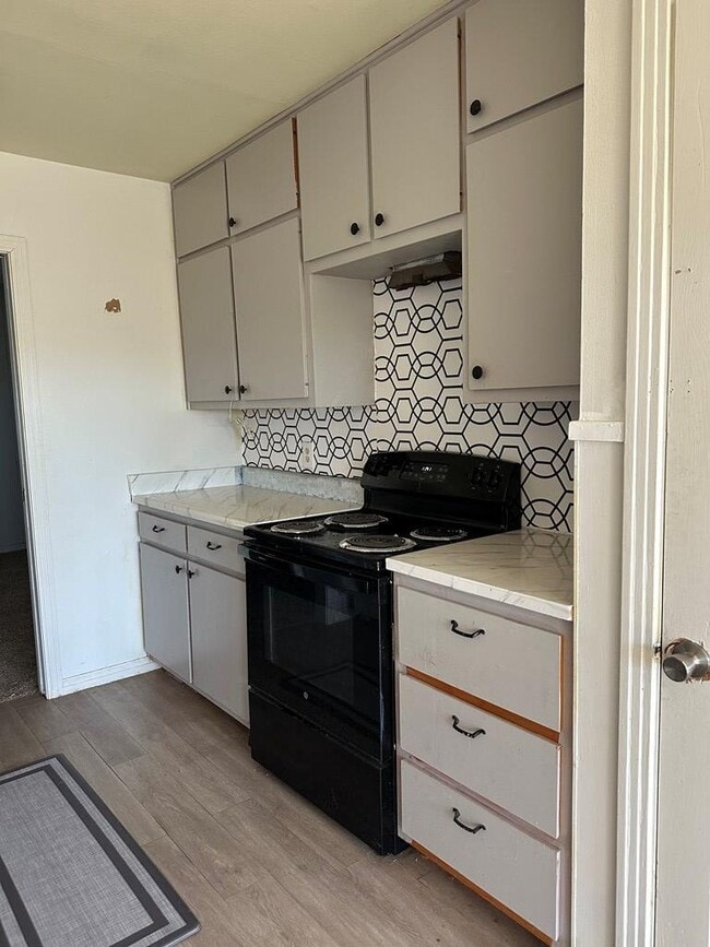 Building Photo - 1600 Crenshaw Dr