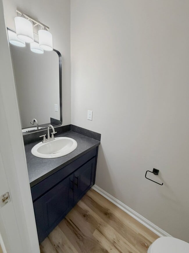 Building Photo - City Townhome – 2 Bed, 1.5 Bath + 2 Parking Spots!