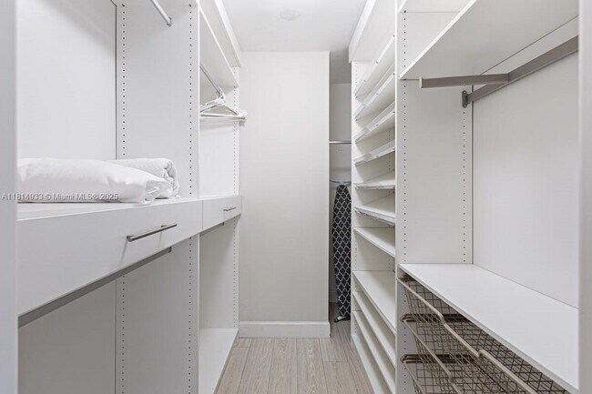 Building Photo - 65 Hendricks Isle