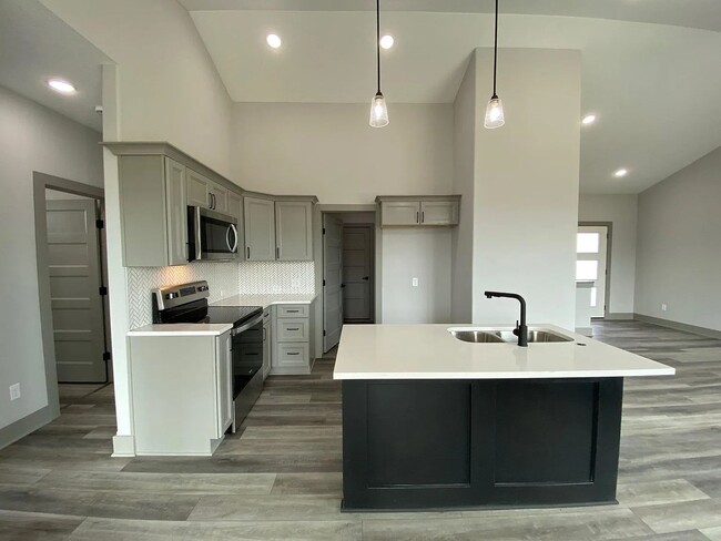 Building Photo - 2279 S Chateau Ct