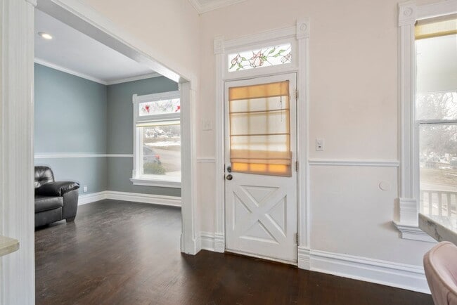Building Photo - Beautiful Home in Salt Lake Avenues (ABC S...