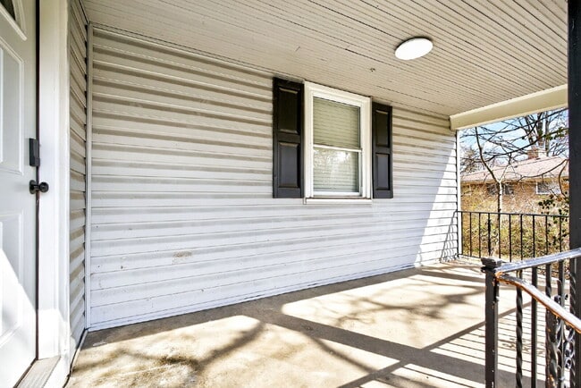 Building Photo - 1930 Stevens Ave