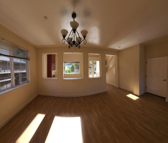 Building Photo - Super close to Poly- Approx. 1000 feet fro...