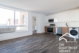 Building Photo - 941 W Carmen Ave
